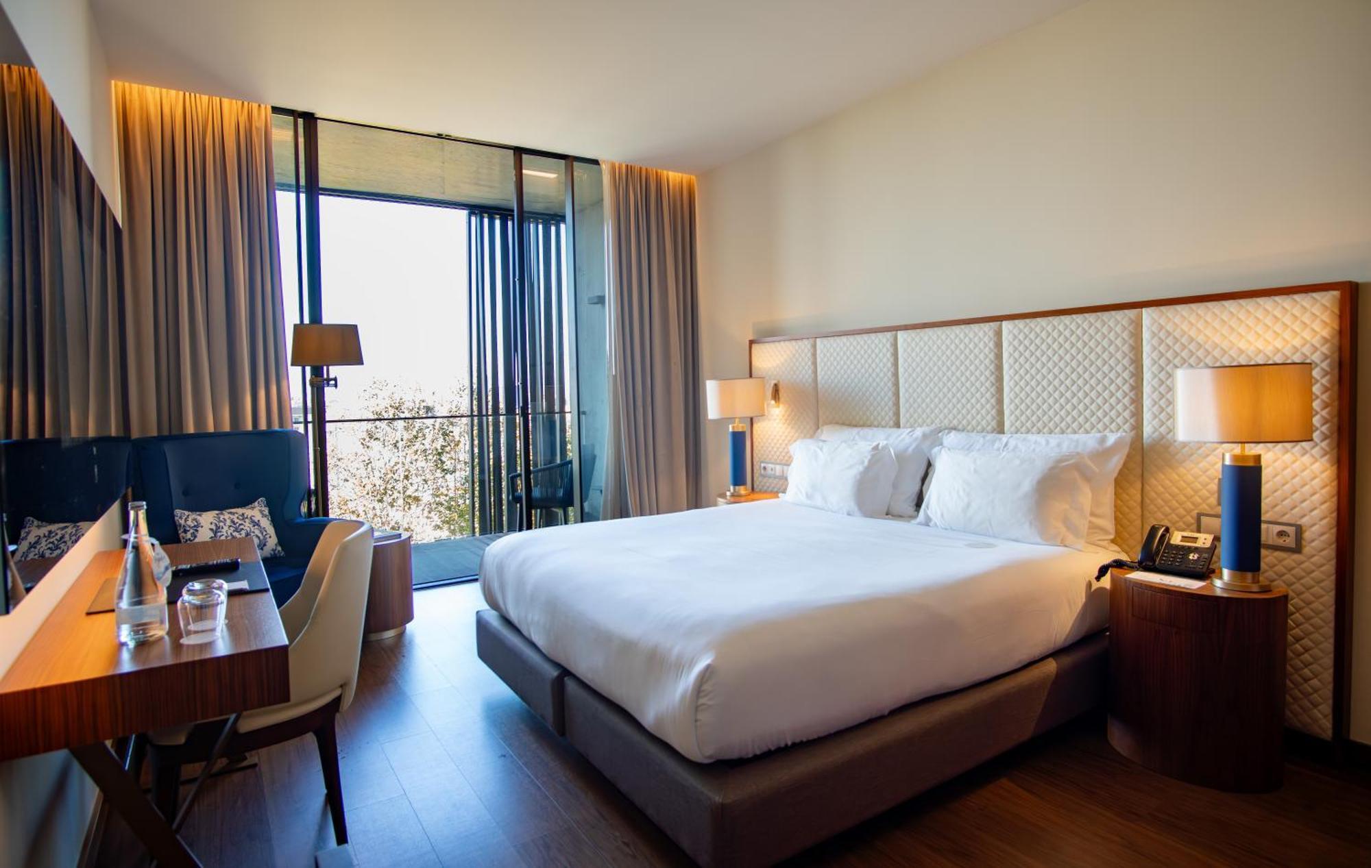 Boeira Garden Hotel Porto Gaia, Curio Collection By Hilton Вила Нова ди Гая Екстериор снимка Deluxe room