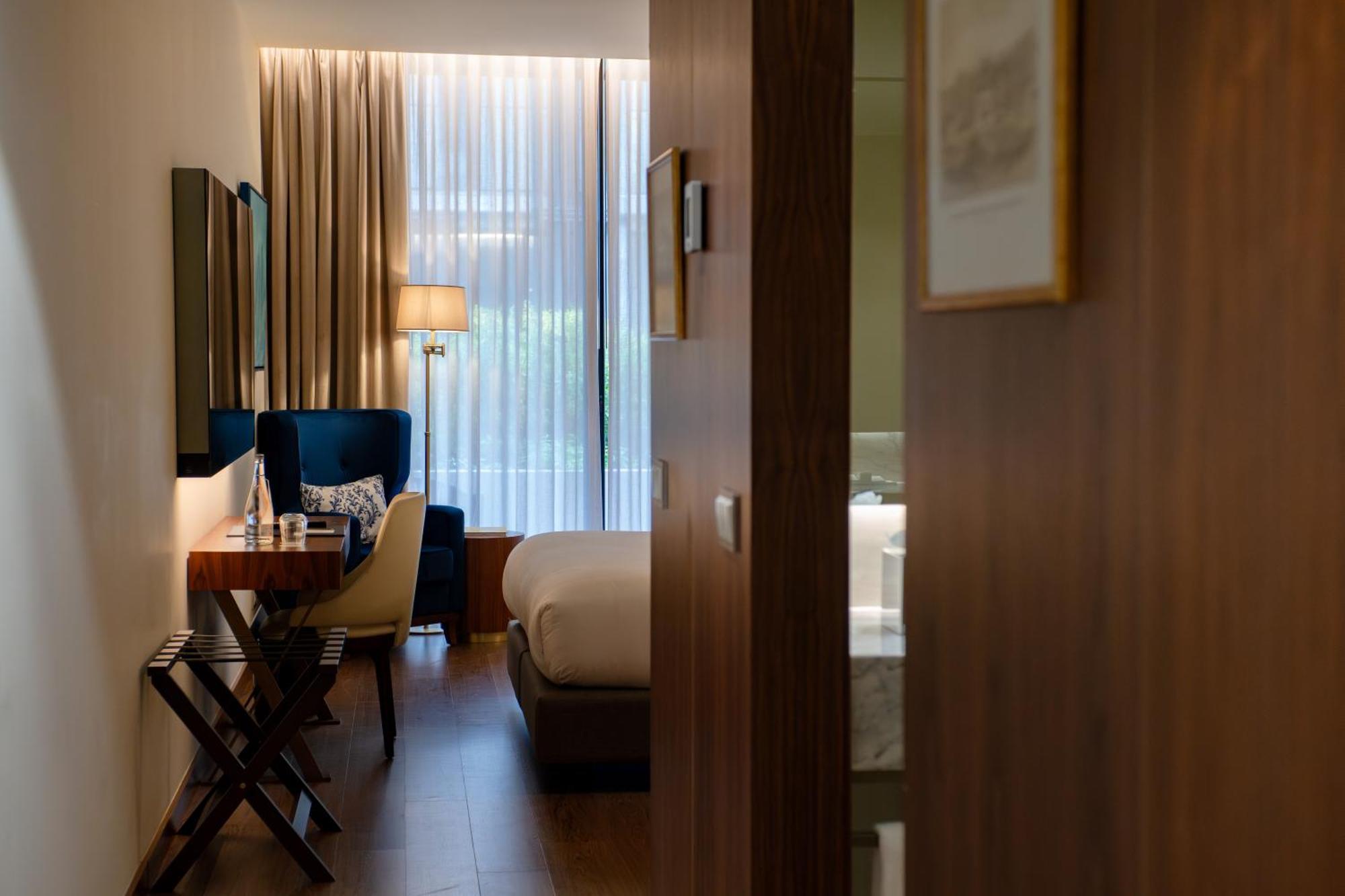 Boeira Garden Hotel Porto Gaia, Curio Collection By Hilton Вила Нова ди Гая Екстериор снимка A room at the hotel