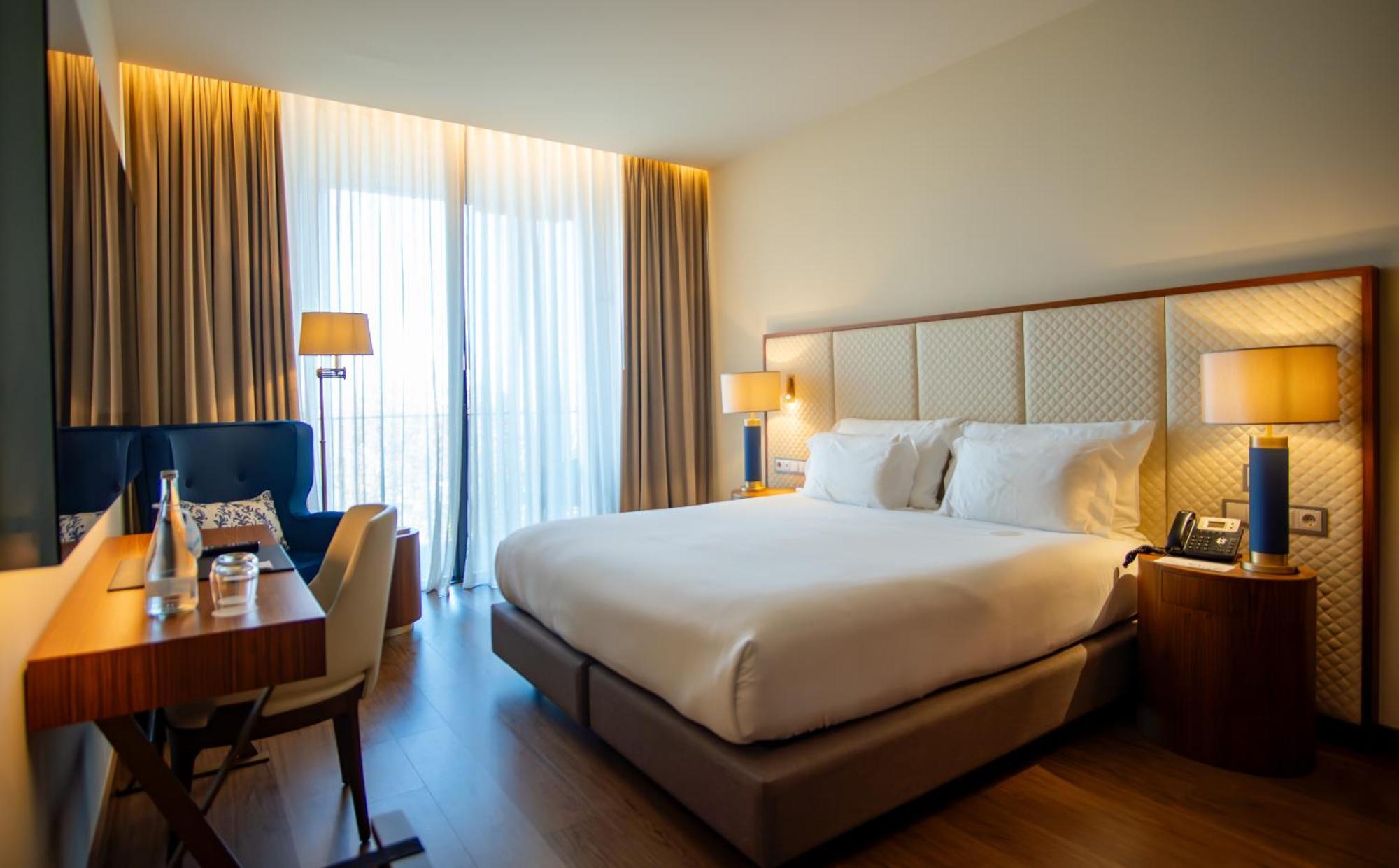 Boeira Garden Hotel Porto Gaia, Curio Collection By Hilton Вила Нова ди Гая Екстериор снимка A room at the hotel