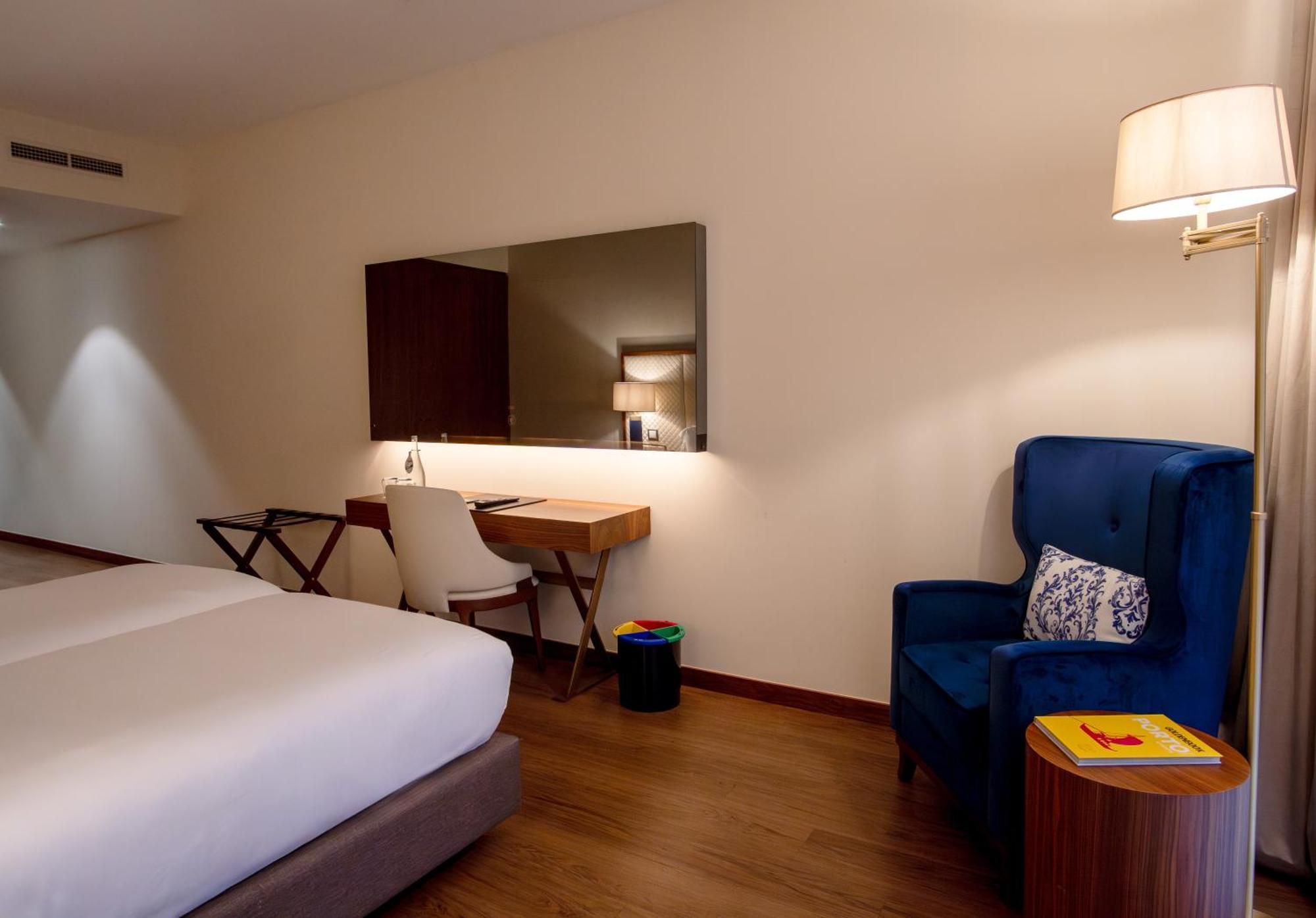 Boeira Garden Hotel Porto Gaia, Curio Collection By Hilton Вила Нова ди Гая Екстериор снимка A room at the hotel